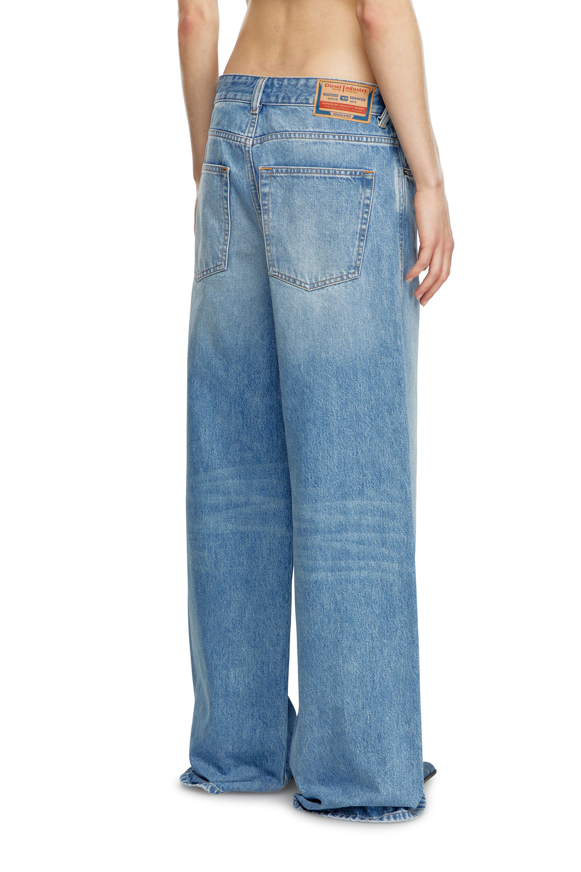 商品画像：1996 D-Sire Women: Low waist, 90's cargo Jeans, Black | Diesel 3