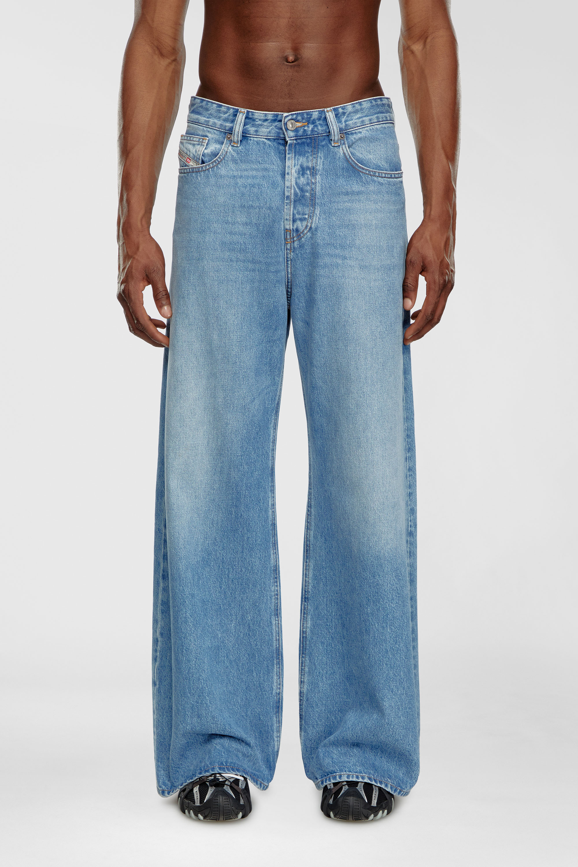 Diesel - Unisex's Relaxed Jeans 1996 D-Sire 09I29, Light Blue - 6
