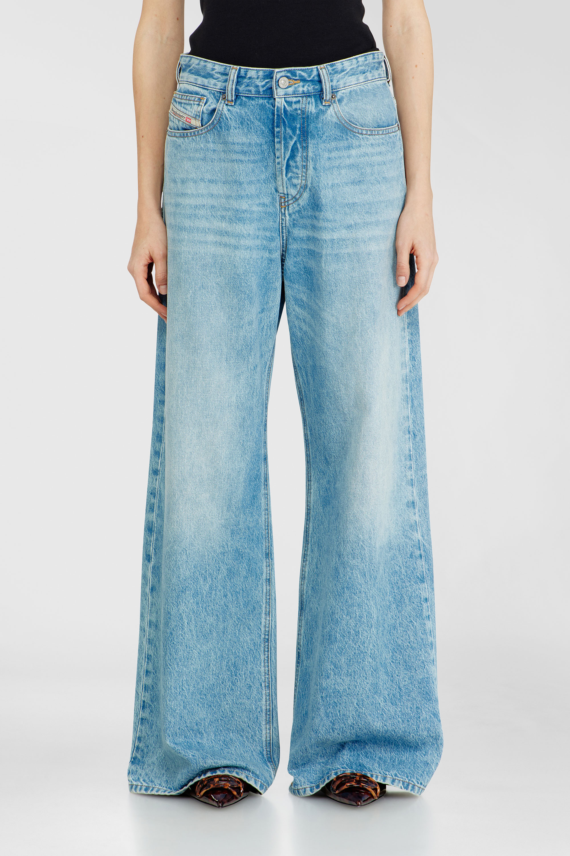 Diesel - Unisex's Relaxed Jeans 1996 D-Sire 09I29, Light Blue - 4