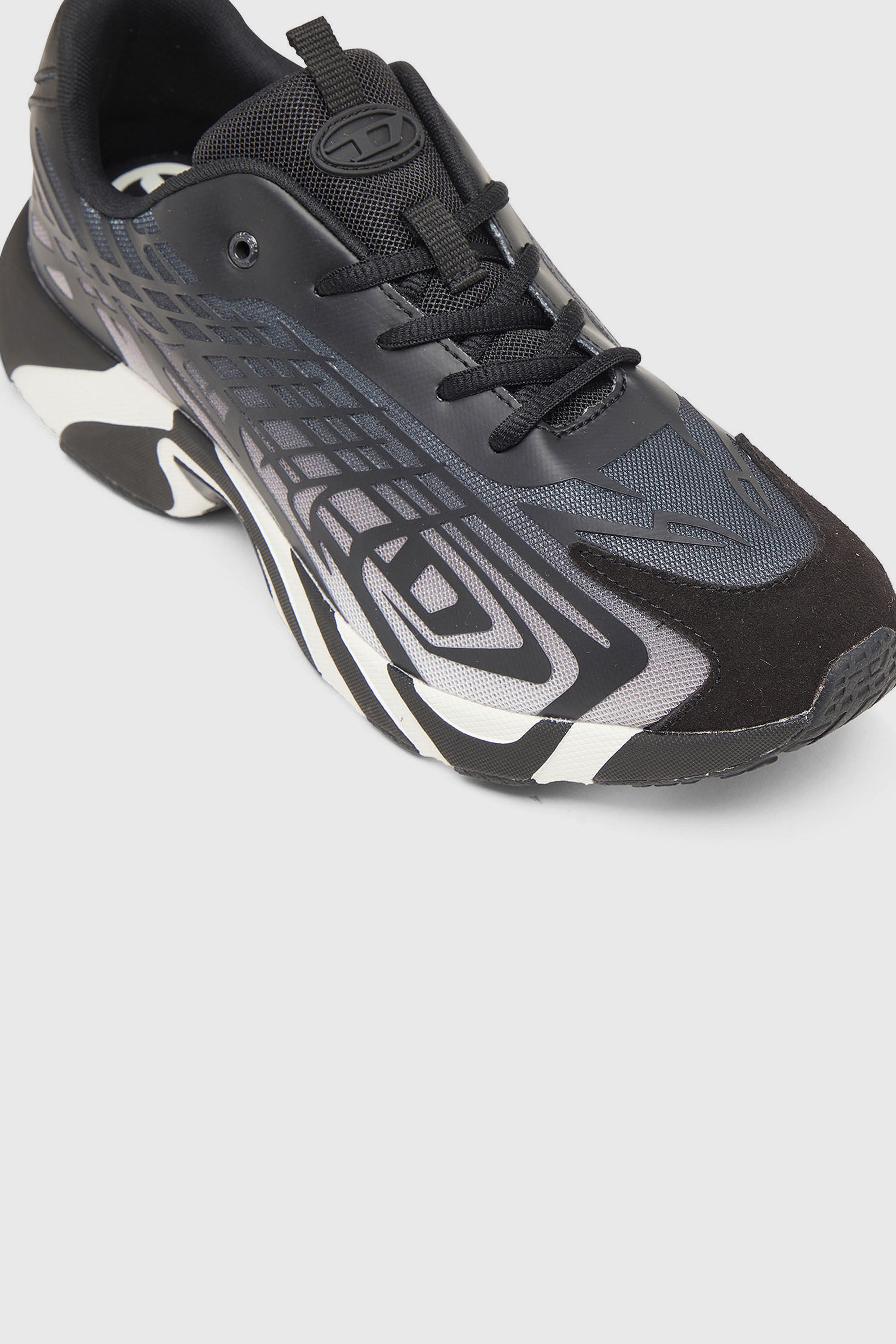 Diesel - S-D-VIT'S 500 LOW, Man's D-Vit-Sneakers in striped d&eacute;grad&eacute; mesh in Black/White - 6