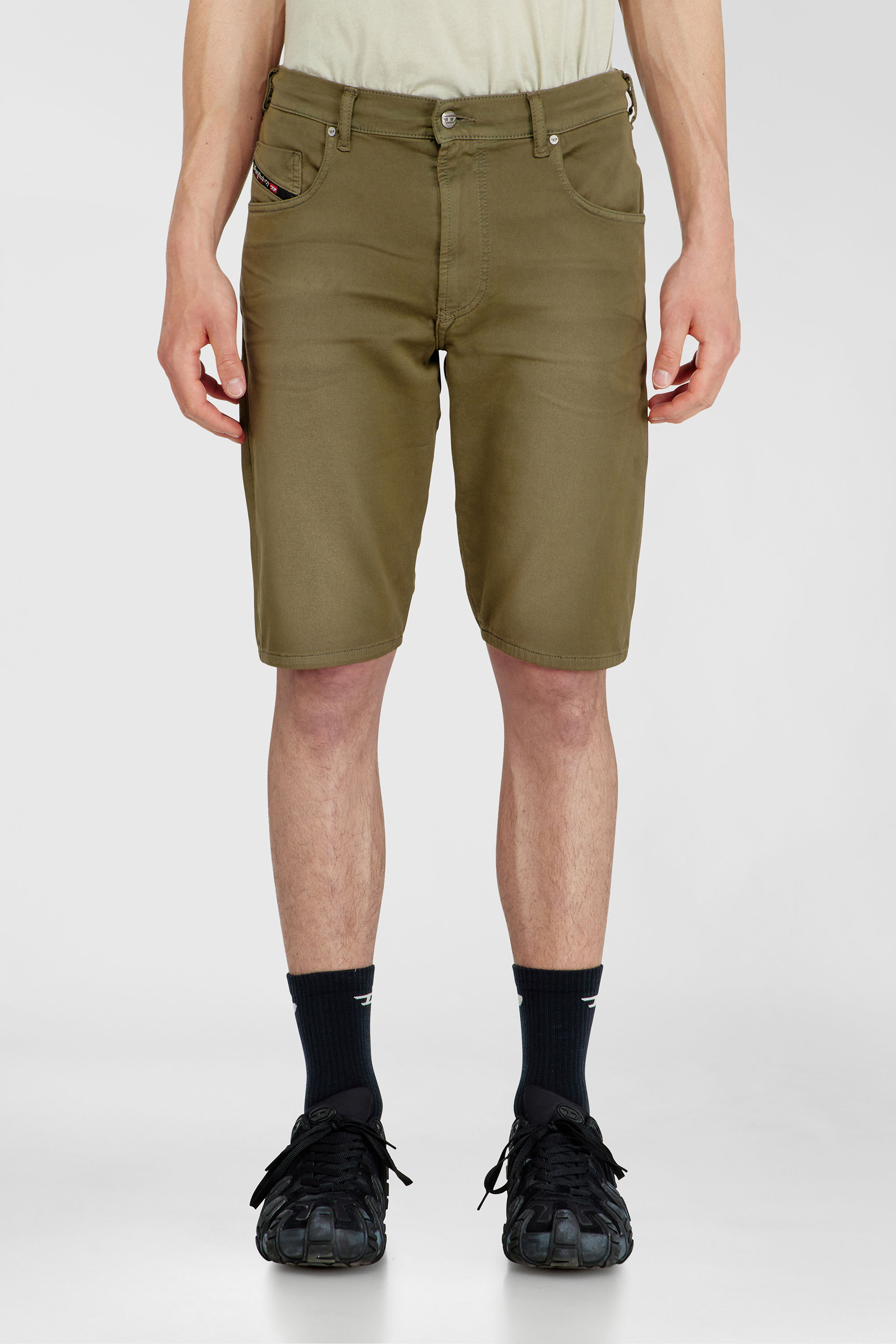 Diesel - 2033 D-KROOLEY-SHORT-BW JOGG, Man's Slim shorts in coloured denim in Military Green - 3
