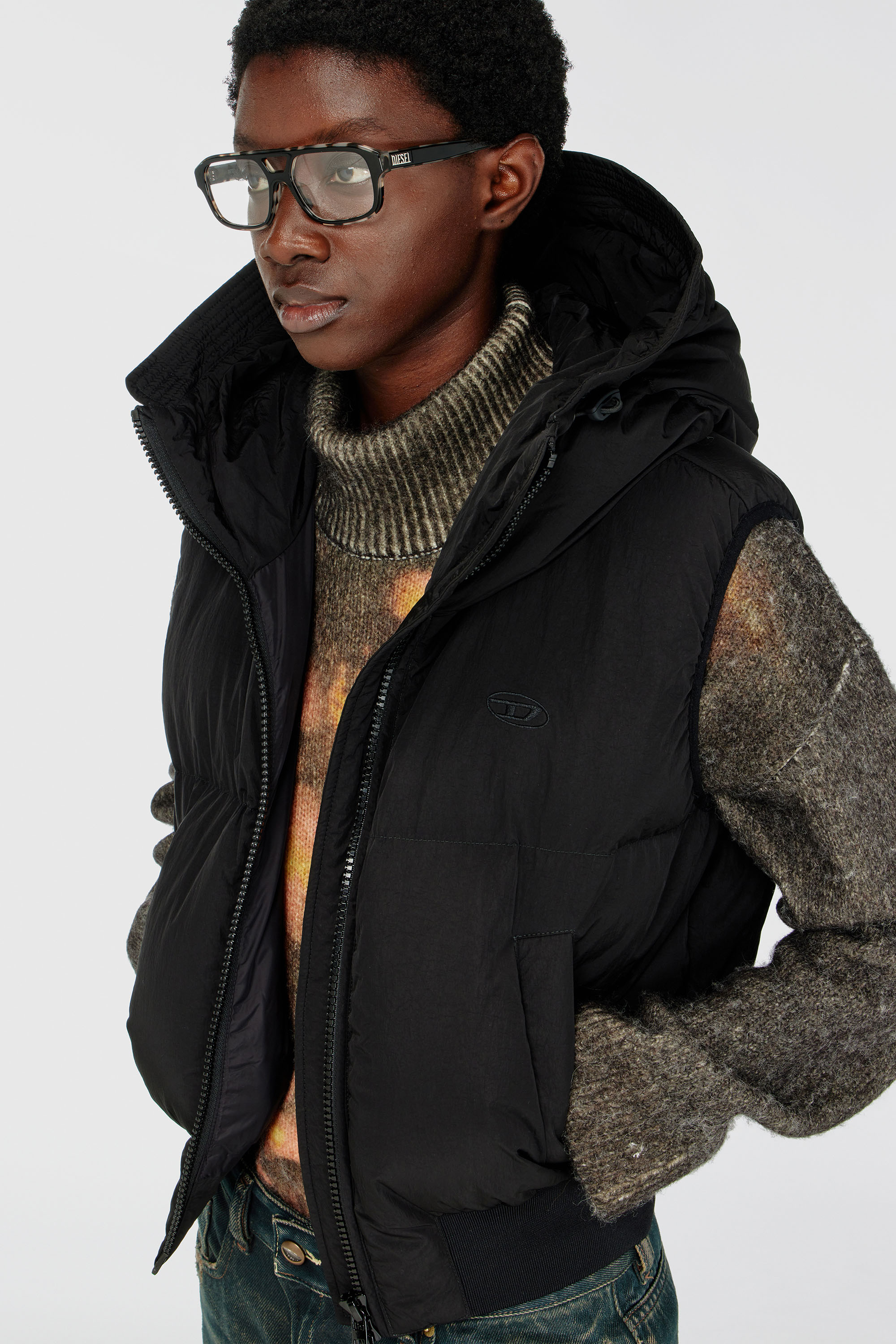 Diesel - W-PEYT-SSL-NEW-P1, Woman's Hooded down vest in crinkled nylon in Black - 3